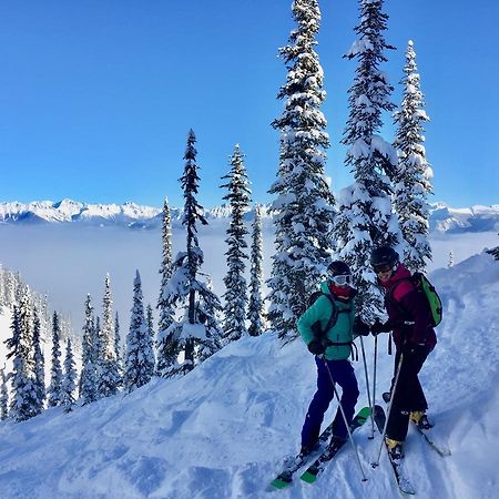 Kicking Horse Canyon Guest House Golden Extérieur photo