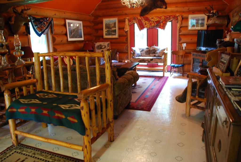 Kicking Horse Canyon Guest House Golden Extérieur photo