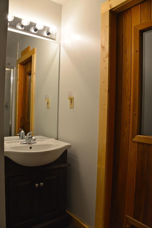 Kicking Horse Canyon Guest House Golden Chambre photo