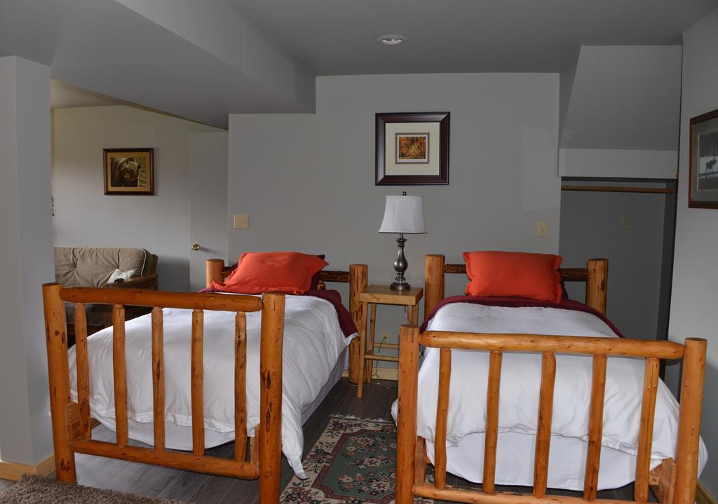 Kicking Horse Canyon Guest House Golden Chambre photo