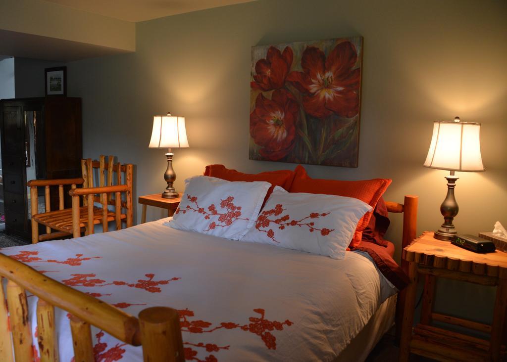 Kicking Horse Canyon Guest House Golden Chambre photo