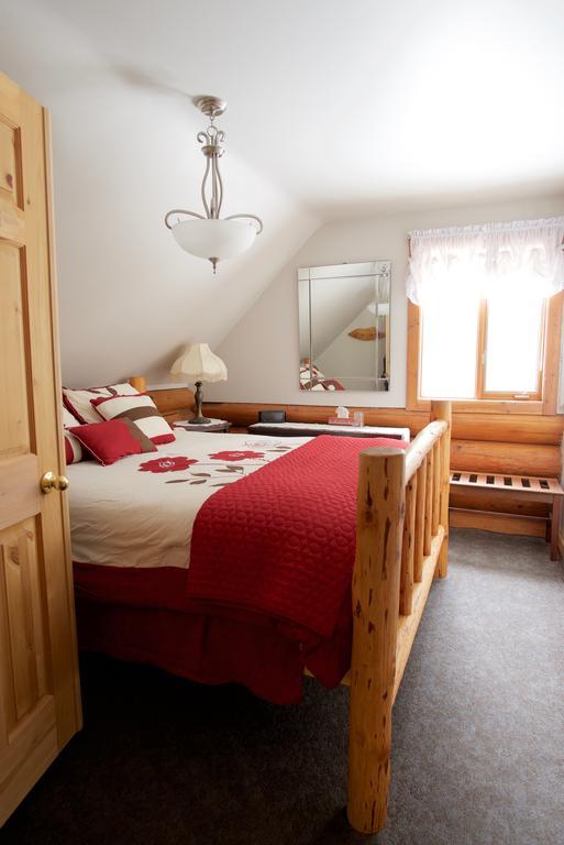 Kicking Horse Canyon Guest House Golden Extérieur photo