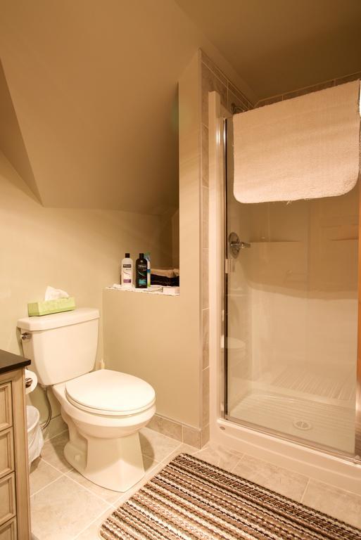 Kicking Horse Canyon Guest House Golden Extérieur photo