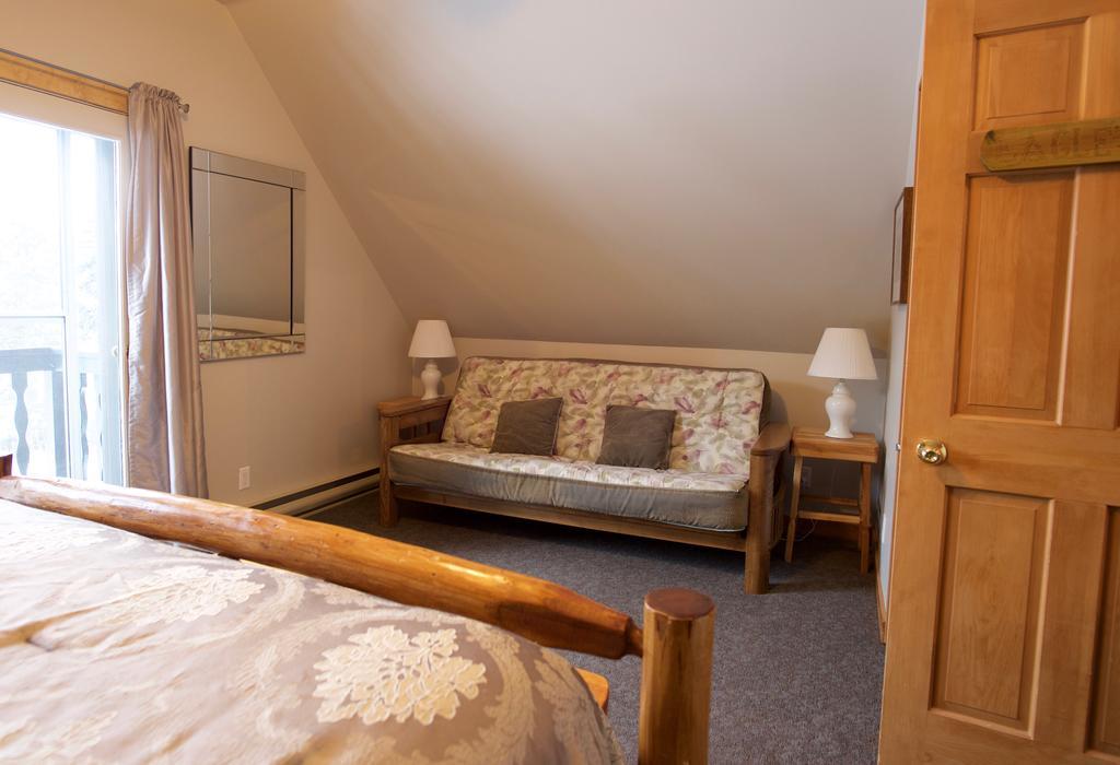 Kicking Horse Canyon Guest House Golden Extérieur photo