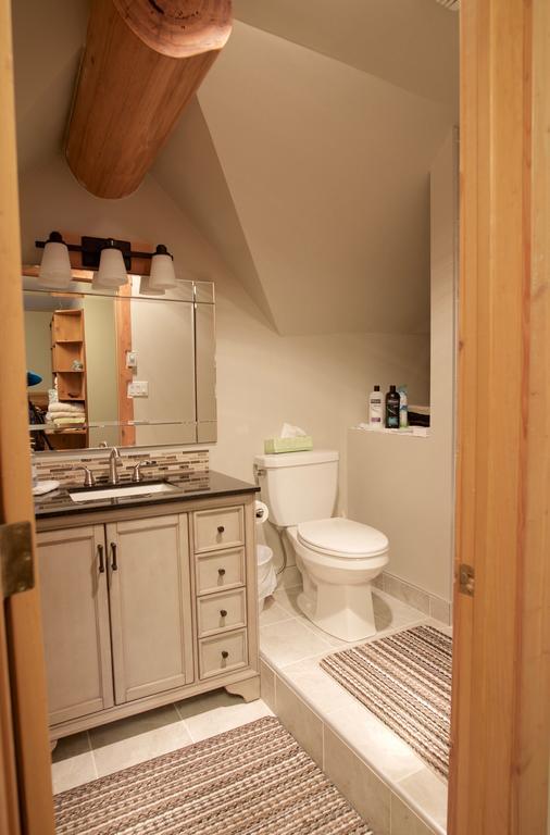 Kicking Horse Canyon Guest House Golden Extérieur photo
