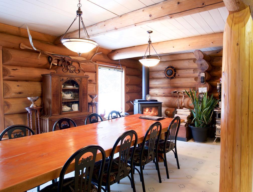 Kicking Horse Canyon Guest House Golden Extérieur photo