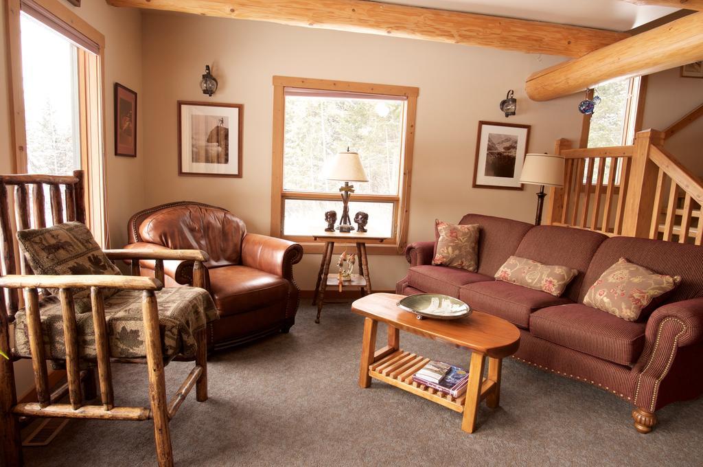 Kicking Horse Canyon Guest House Golden Extérieur photo
