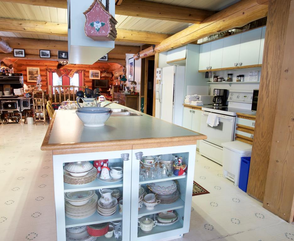 Kicking Horse Canyon Guest House Golden Extérieur photo