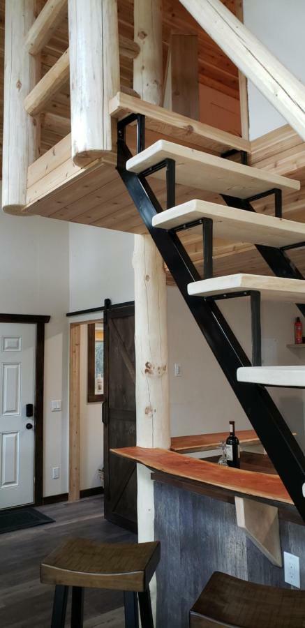 Kicking Horse Canyon Guest House Golden Extérieur photo
