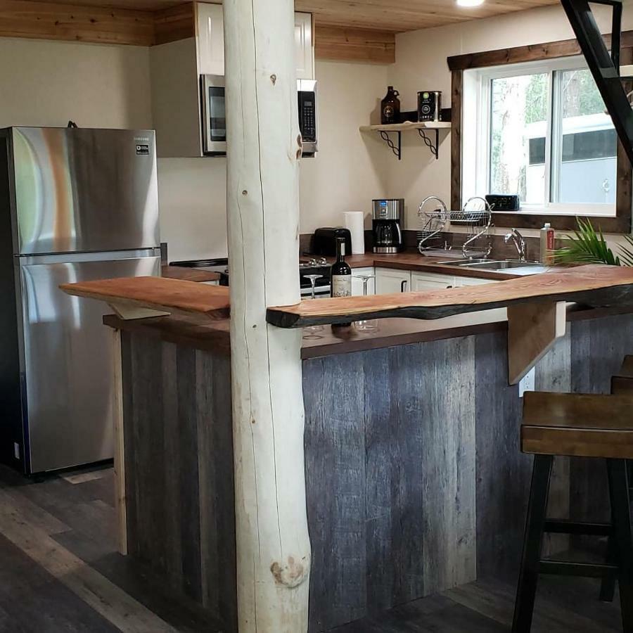 Kicking Horse Canyon Guest House Golden Extérieur photo
